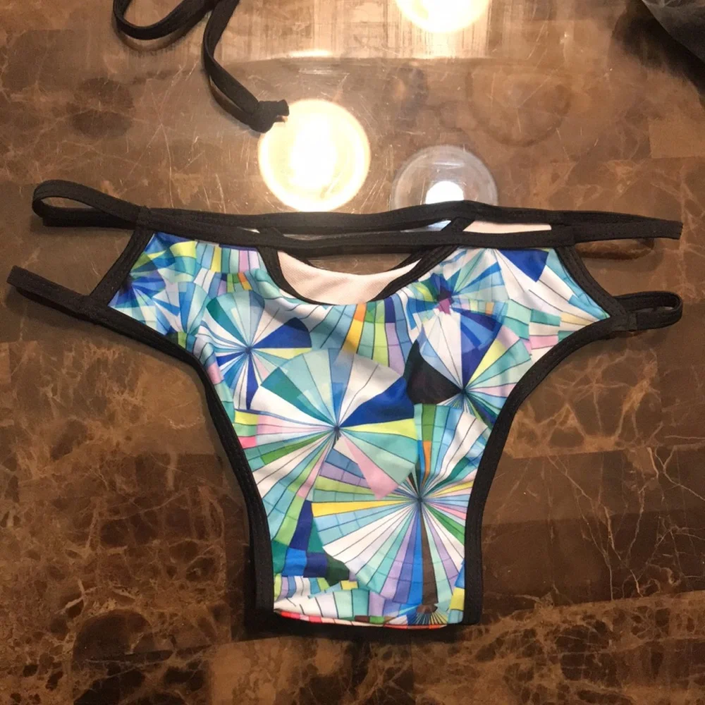 🎉Bottoms Geometric Print Bikini!